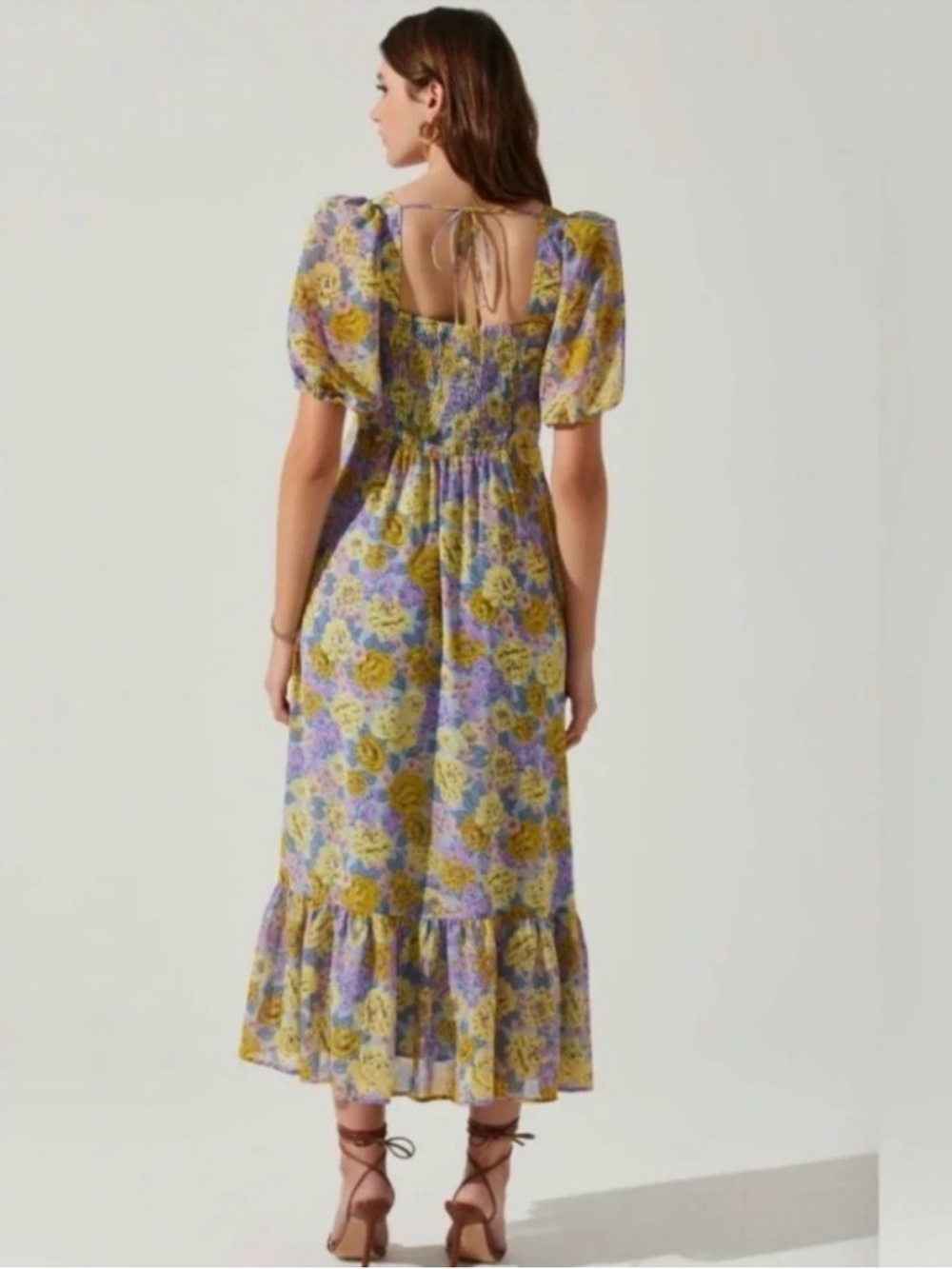 NWT ASTR the Label floral Sweetheart neck midi dress. Purples/Gold/Blue.Large - Picture 3 of 15